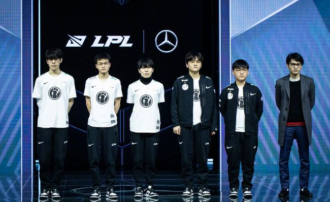 用传球串联 用传球串联